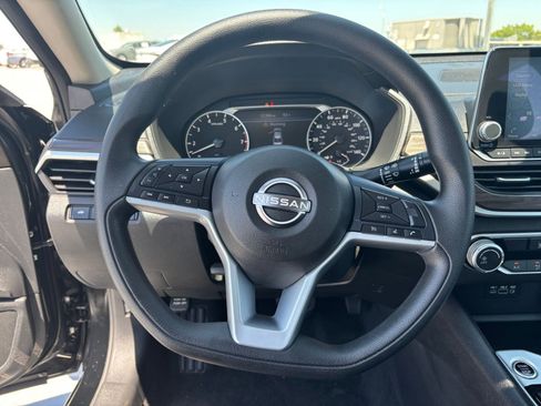 Used 2025 Nissan Altima 2.5 SV FWD image 28
