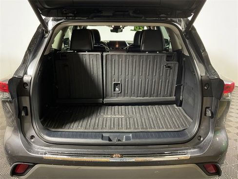 Used 2020 Toyota Highlander Platinum image 15