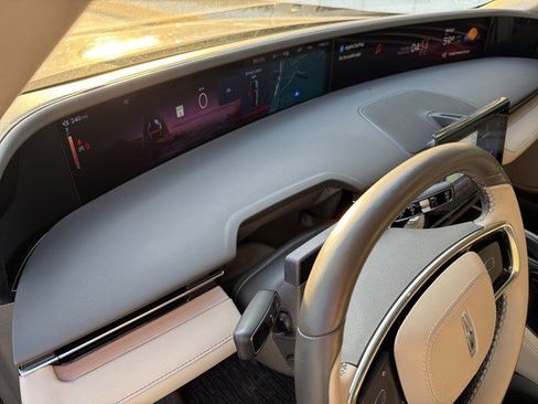 Used 2024 Lincoln Nautilus Reserve w/ Equipment Group 202A image 13