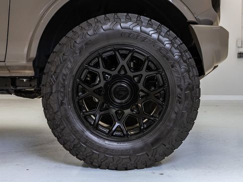 Used 2026 Ford Bronco Outer Banks AWD/4WD image 3