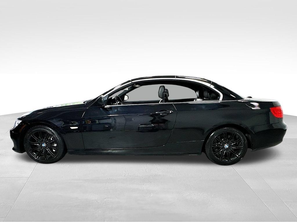 Used 2013 BMW 335i Convertible RWD image 4