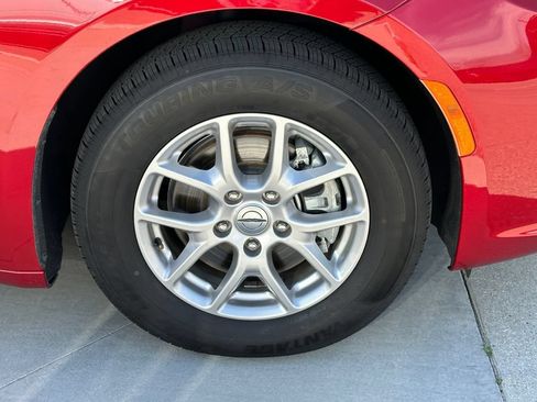 Used 2024 Chrysler Pacifica Touring-L FWD image 44