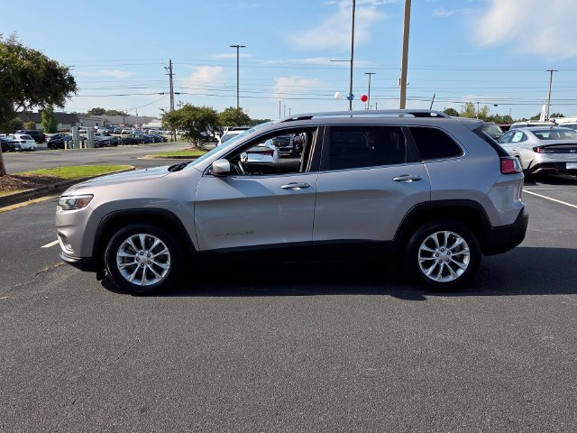 Used 2019 Jeep Cherokee Latitude w/ Popular Appearance Group FWD image 4