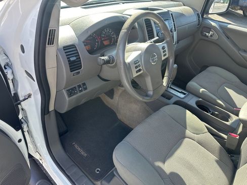 Used 2014 Nissan Frontier SV w/ SV Value Truck Package image 28