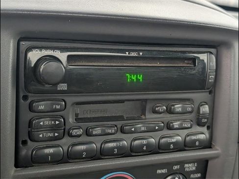 Used 1999 Ford F150 XLT image 10