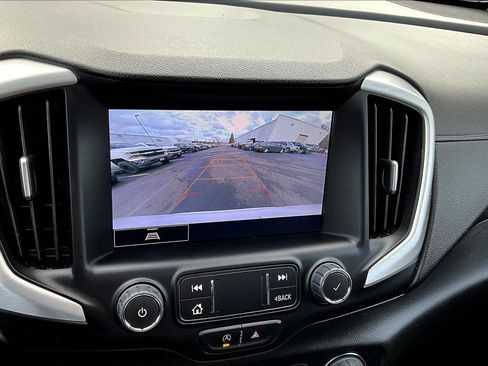 Used 2022 GMC Terrain SLE w/ Driver Convenience Package image 9