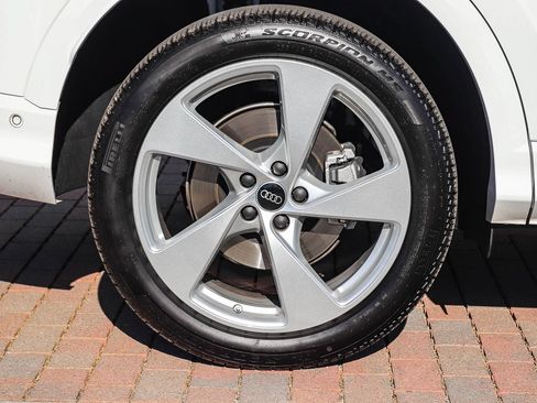 Used 2025 Audi Q5 Premium Plus AWD/4WD image 8