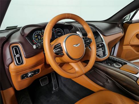 Used 2021 Aston Martin DBX AWD/4WD image 4