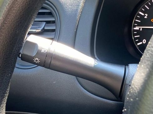 Used 2019 Nissan Pathfinder S image 22