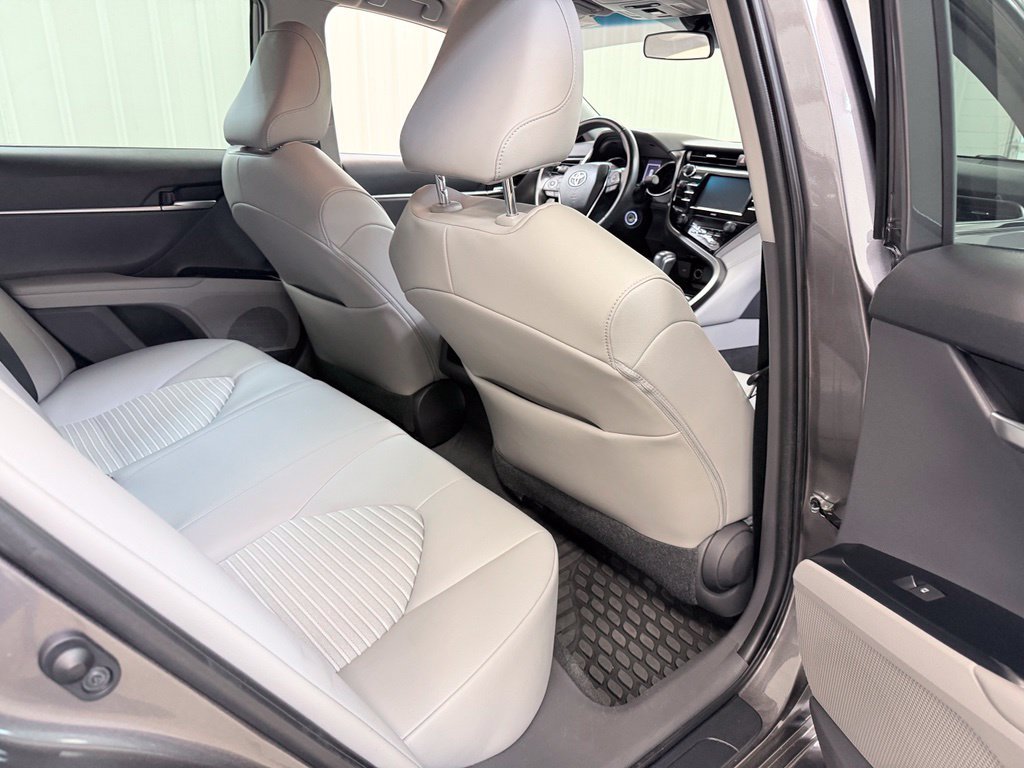 Used 2020 Toyota Camry SE FWD image 29