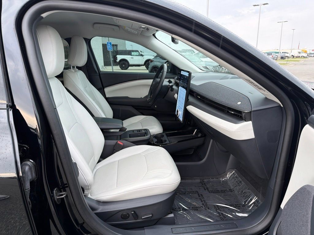 Used 2025 Ford Mustang Mach-E Premium AWD/4WD image 21