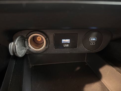 Used 2024 Hyundai Elantra SEL image 25