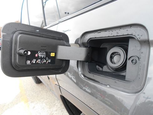 New 2025 Jeep Grand Cherokee Altitude image 28