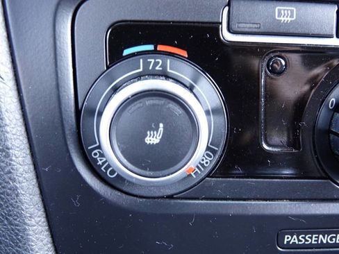 Used 2010 Volkswagen Jetta TDI FWD image 5