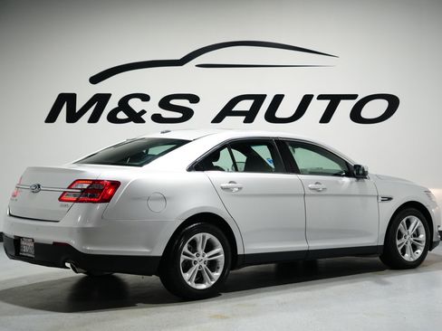 Used 2018 Ford Taurus SEL image 7