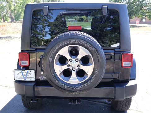 Used 2017 Jeep Wrangler Unlimited Sahara w/ Trailer Tow Group AWD/4WD image 6