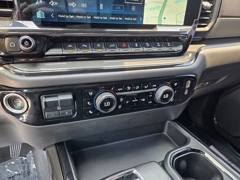 Used 2022 Chevrolet Silverado 1500 ZR2 w/ Technology Package AWD/4WD image 25