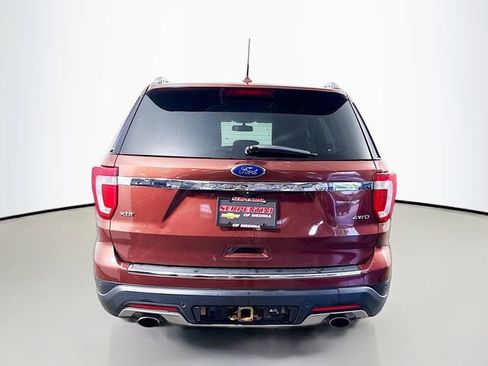 Used 2018 Ford Explorer XLT AWD/4WD image 7