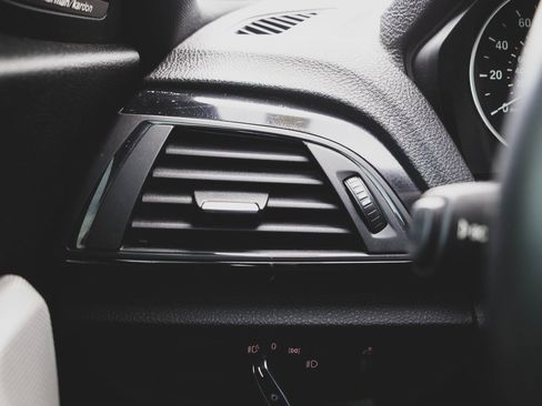 Used 2015 BMW M235i Coupe image 9