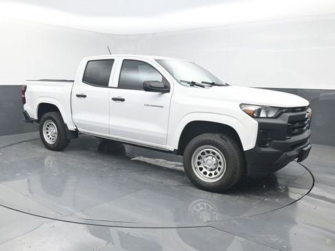 Used 2024 Chevrolet Colorado W/T RWD image 8