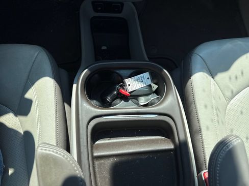 Used 2019 Chrysler Pacifica Touring-L w/ Advanced Safetytec Group FWD image 23