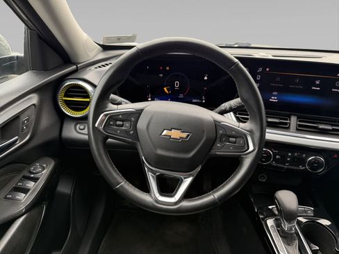 Used 2024 Chevrolet Trax LT w/ Driver Confidence Package image 12