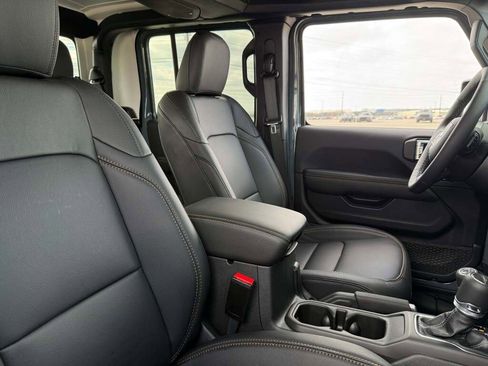 New 2026 Jeep Gladiator Sport image 18