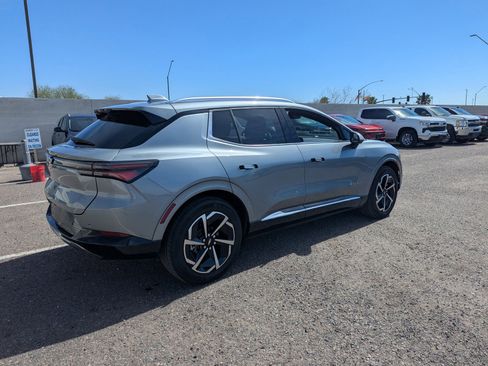 Used 2025 Chevrolet Equinox EV LT w/ Convenience Package image 4