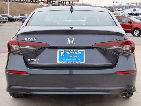 Used 2025 Honda Civic Sport image 4
