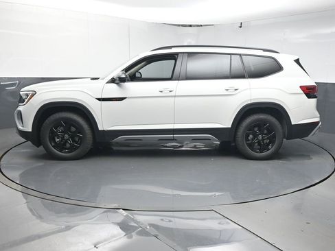 New 2026 Volkswagen Atlas Peak Edition image 5