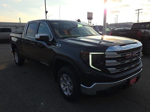 New 2026 GMC Sierra 1500 SLE image 2