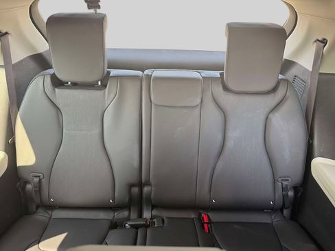 Used 2024 Kia Carnival LX image 11