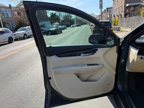 Used 2018 Cadillac XT5 FWD image 21