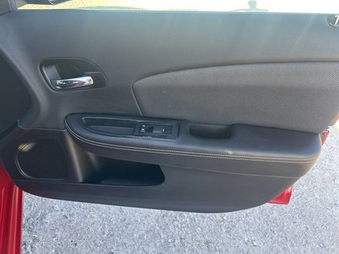 Used 2014 Dodge Avenger SE image 22