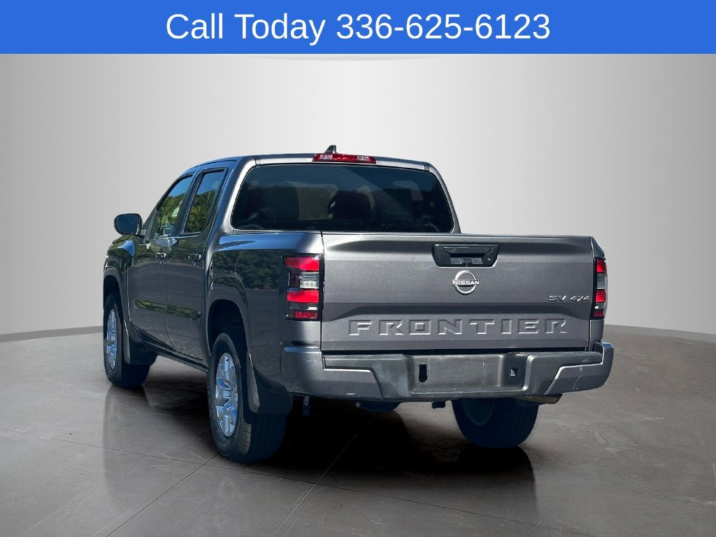 Used 2022 Nissan Frontier SV AWD/4WD image 3