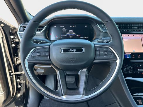 New 2025 Jeep Grand Cherokee Limited w/ Luxury Tech Group II AWD/4WD image 27