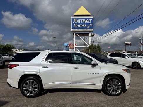 Used 2019 Chevrolet Traverse Premier w/ Driver Confidence II Package FWD image 10