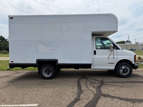 Used 1998 Chevrolet Express 3500 RWD image 18