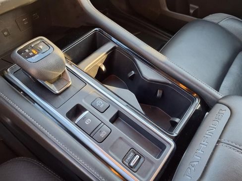 Used 2023 Nissan Pathfinder SL w/ Lighting Package (N92) image 19