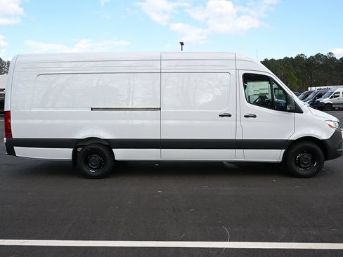 Used 2026 Mercedes-Benz Sprinter 2500 image 25