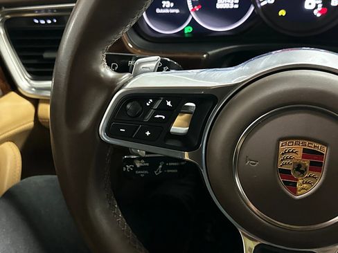 Used 2018 Porsche Panamera image 30
