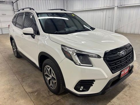 Used 2024 Subaru Forester Premium AWD/4WD image 1