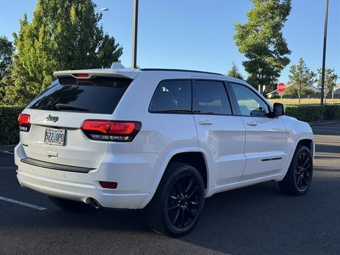 Used 2019 Jeep Grand Cherokee Altitude AWD/4WD image 5