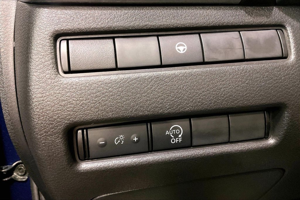 Used 2023 Nissan Rogue SV AWD/4WD image 16
