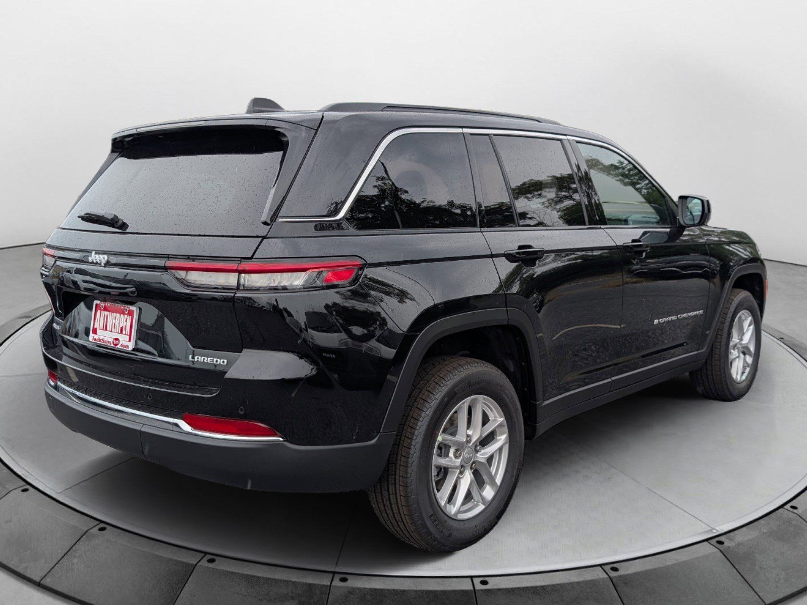 New 2025 Jeep Grand Cherokee Laredo w/ Luxury Tech Group I AWD/4WD image 3