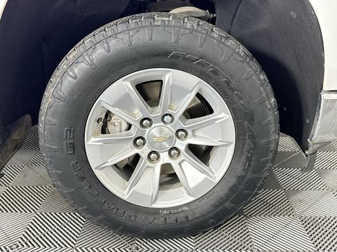 Used 2023 Chevrolet Silverado 1500 LT AWD/4WD image 29