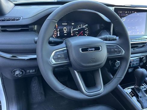 New 2026 Jeep Compass Latitude image 8