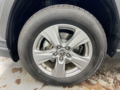 Used 2024 Toyota RAV4 XLE FWD image 27