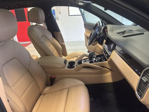 Used 2019 Porsche Cayenne AWD/4WD image 23