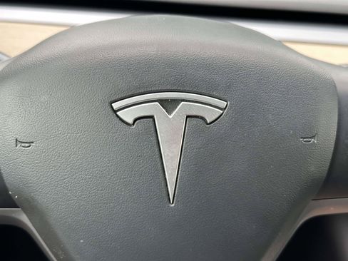 Used 2021 Tesla Model Y Long Range AWD/4WD image 21